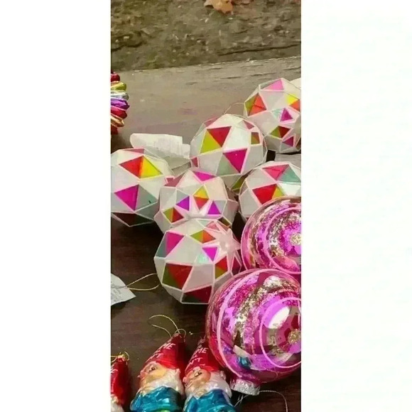 6 bright geometric ball‎ ornaments - Picture 1 of 1